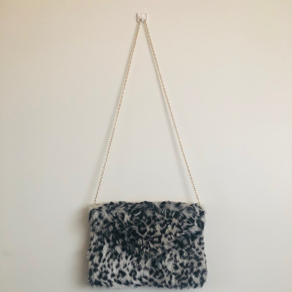 ♡ Lily & Ivy / Faux Fur Clutch / Gold